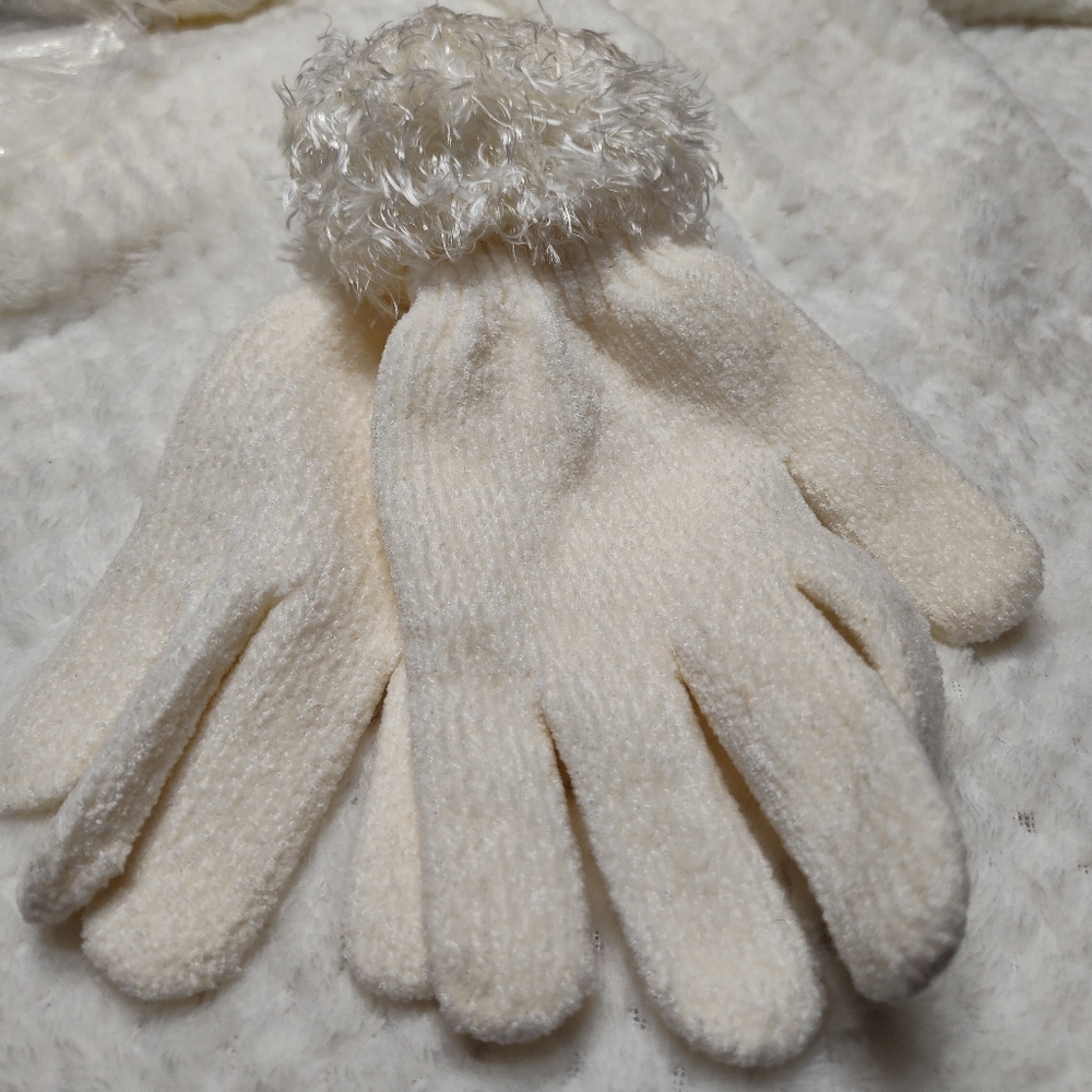 Dillard's Ivory Chenille Gloves with Faux Fur Cuff
